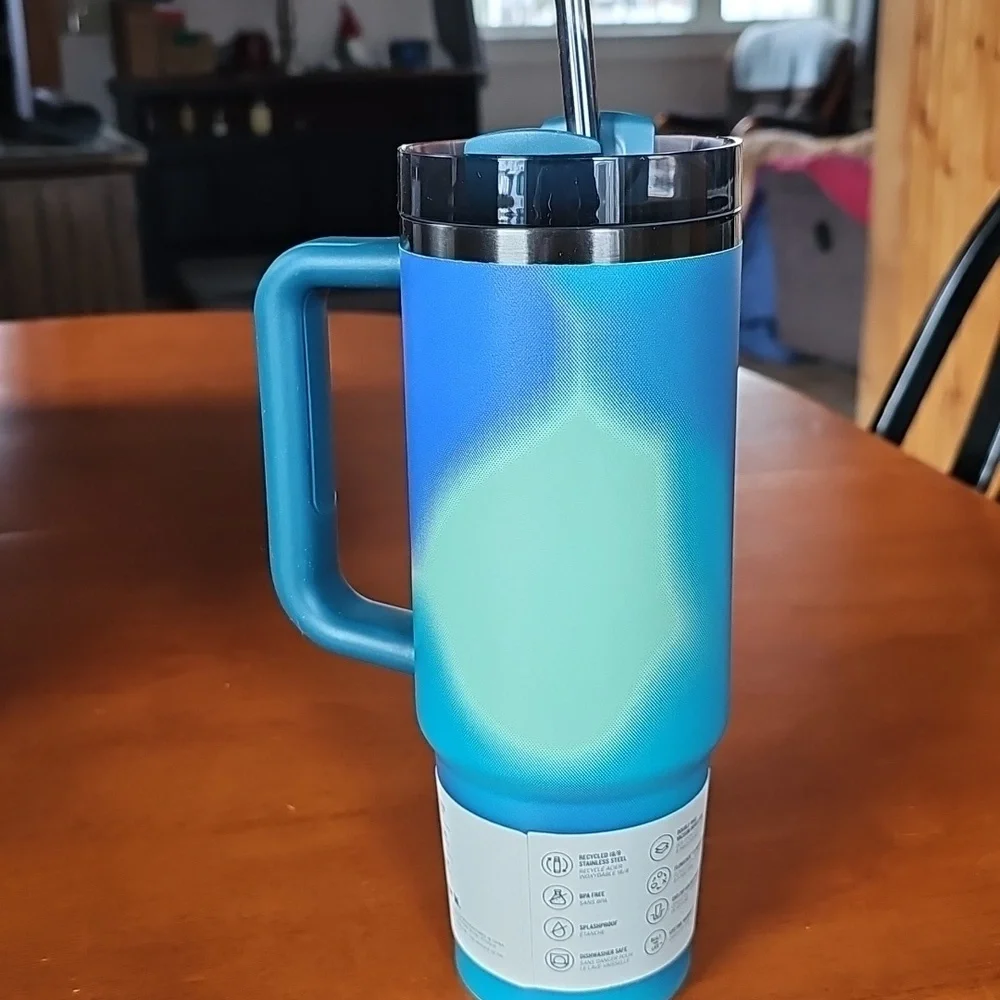 Stanley 30 oz  Quencher H2.0 Tumbler - Picture 3 of 4